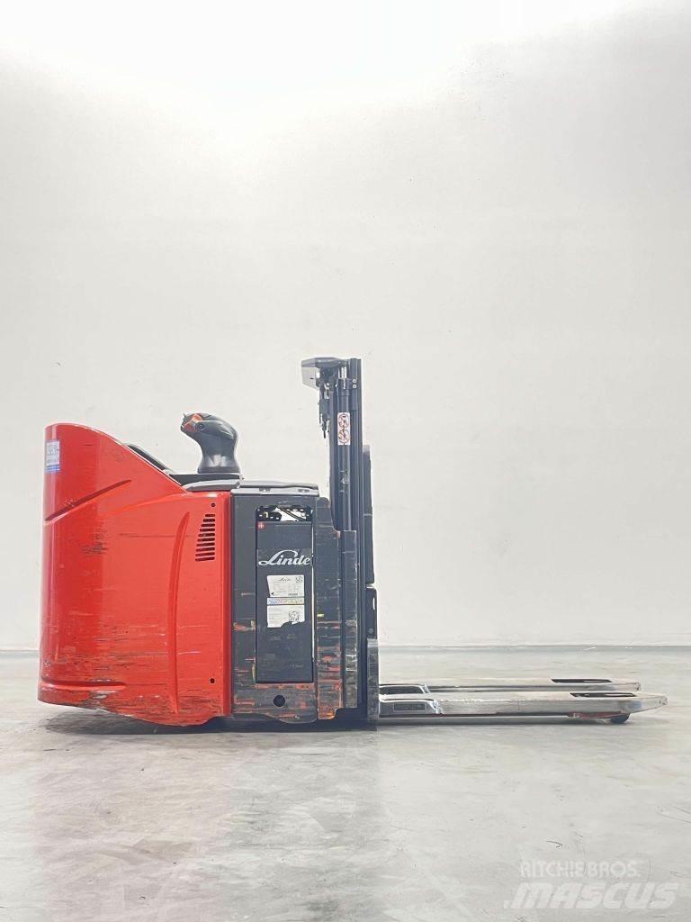 Linde D12SPHP-133 行走控制式堆積機