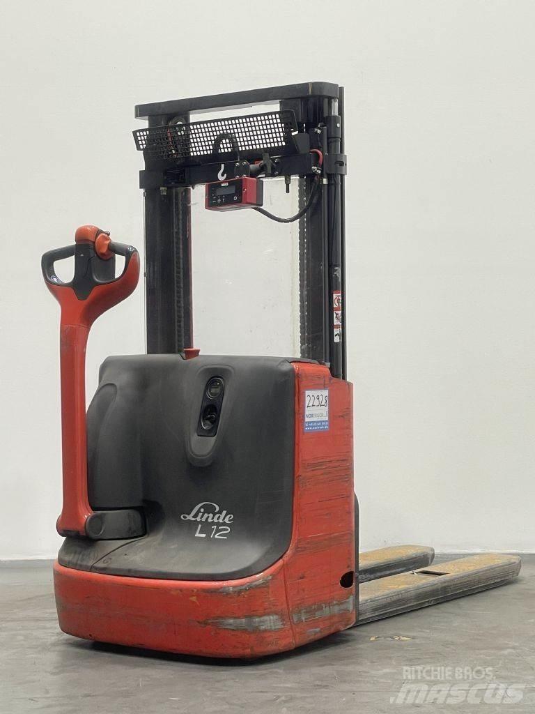 Linde L12 行走控制式堆積機
