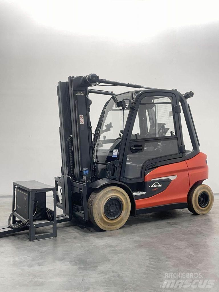 Linde X30-1252-Li-Ion 電動堆高機