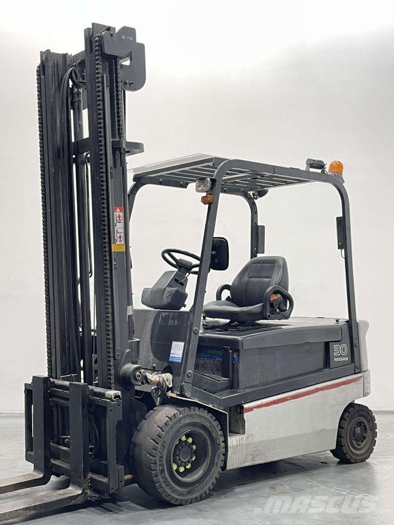 Nissan GQ02L30CU 電動堆高機