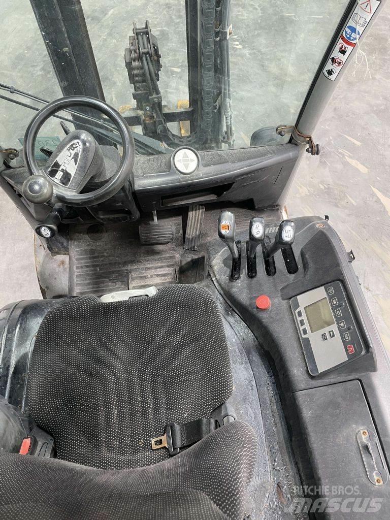 Still RX60-25 電動堆高機