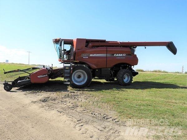 Case IH 8230 聯合收穫機