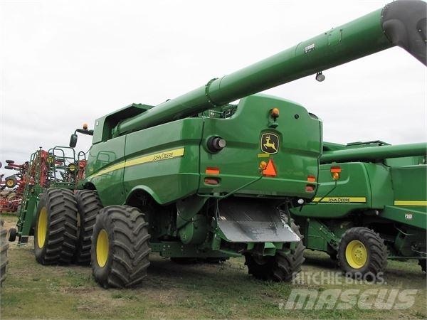 John Deere S680 聯合收穫機