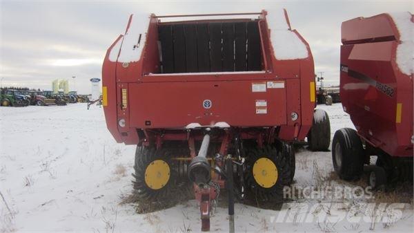 New Holland BR780 圓型牧草打包機