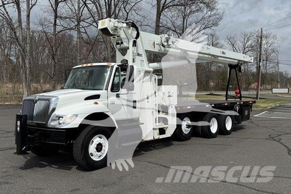 Altec AC26-103B 起重機卡車