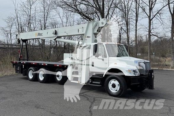 Altec AC26-103B 起重機卡車