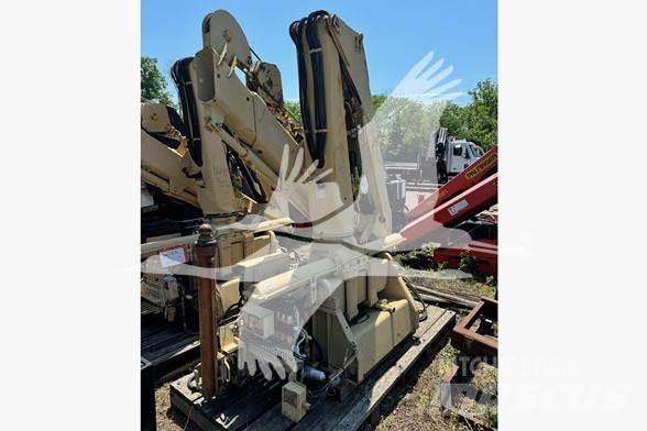 Hiab 8108-2 木材起重機