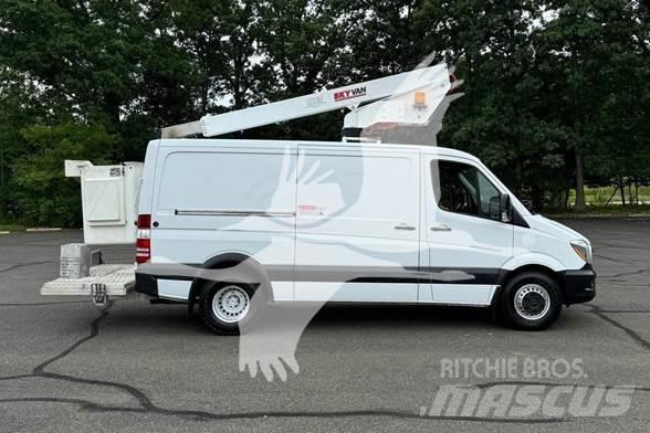 Skyvan UVN35A 卡車裝載高空作業車