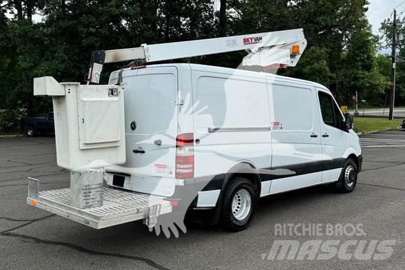 Skyvan UVN35A 卡車裝載高空作業車