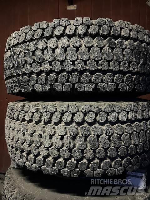  26.5X25 SNÖHJUL 輪胎、車輪和輪圈