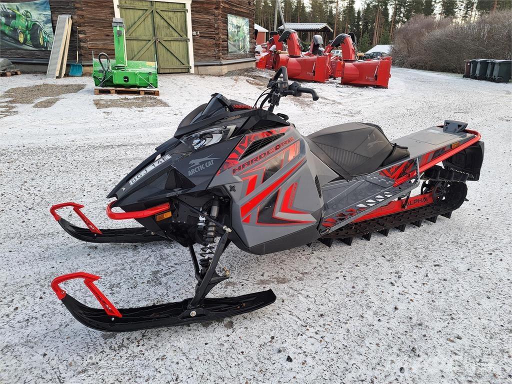 Arctic Cat M 8000 ALPHA 雪地摩托車