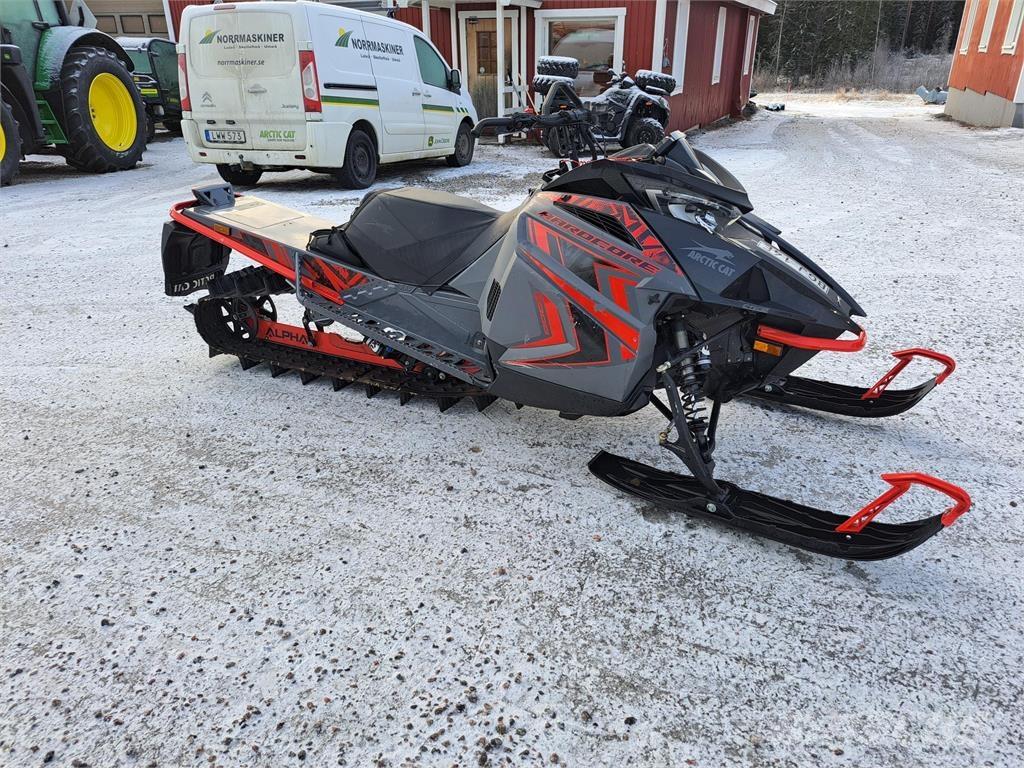Arctic Cat M 8000 ALPHA 雪地摩托車