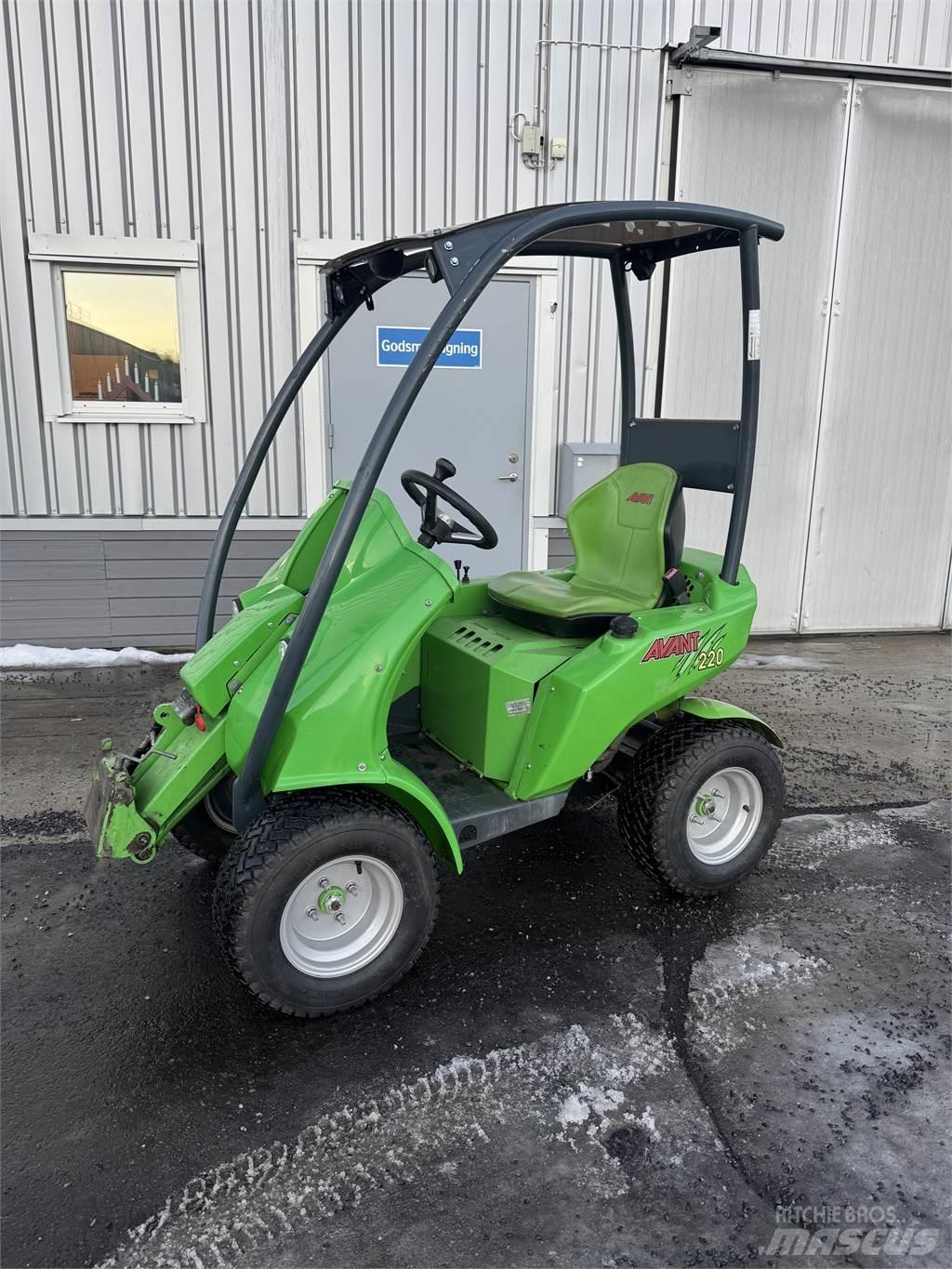 Avant 220 滑移轉向裝載機