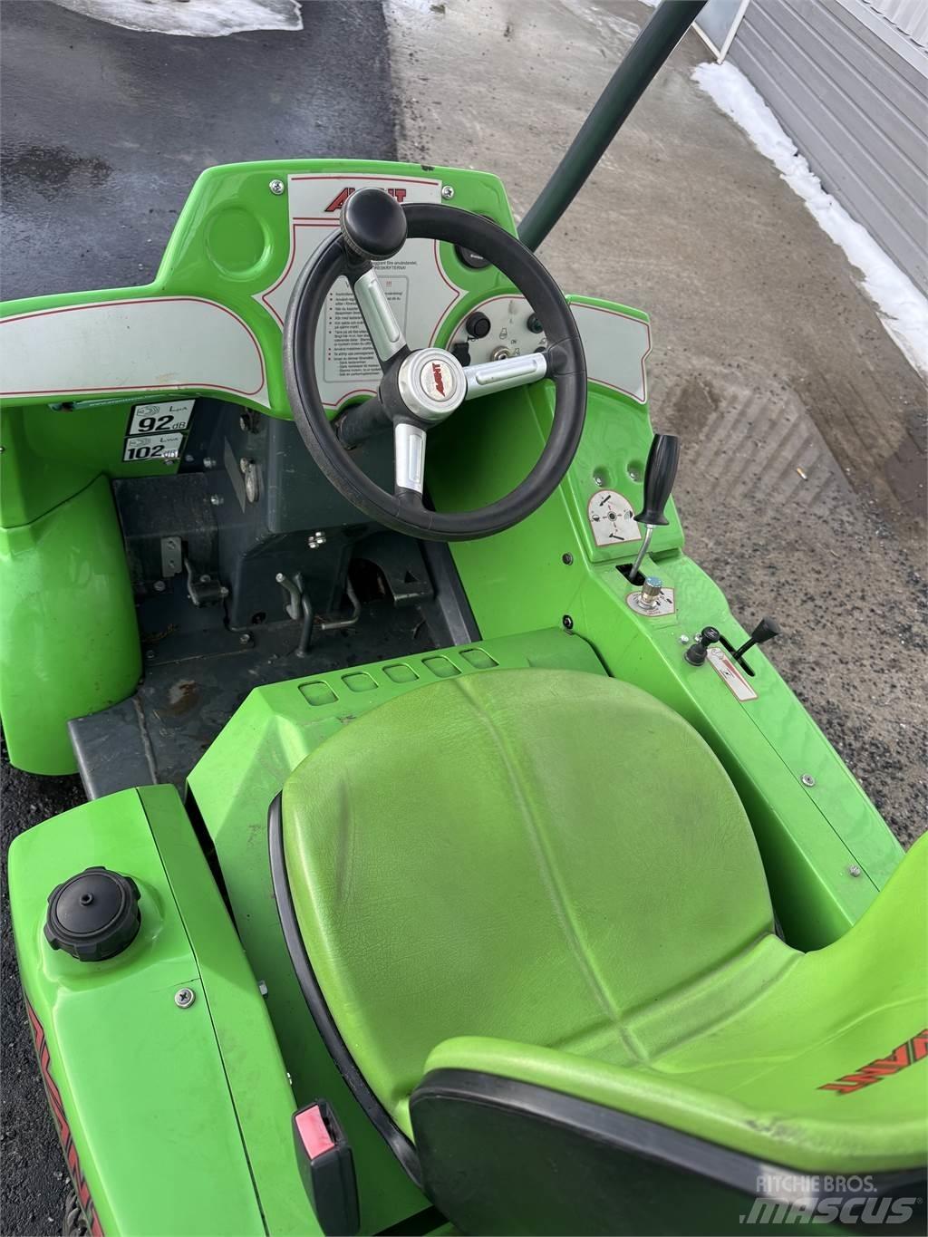 Avant 220 滑移轉向裝載機