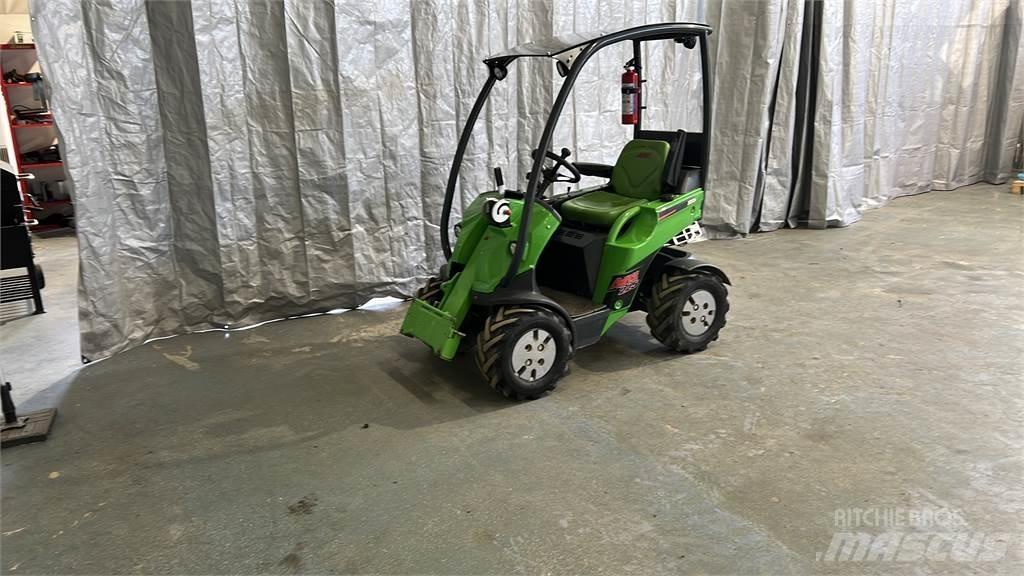 Avant 225 滑移轉向裝載機