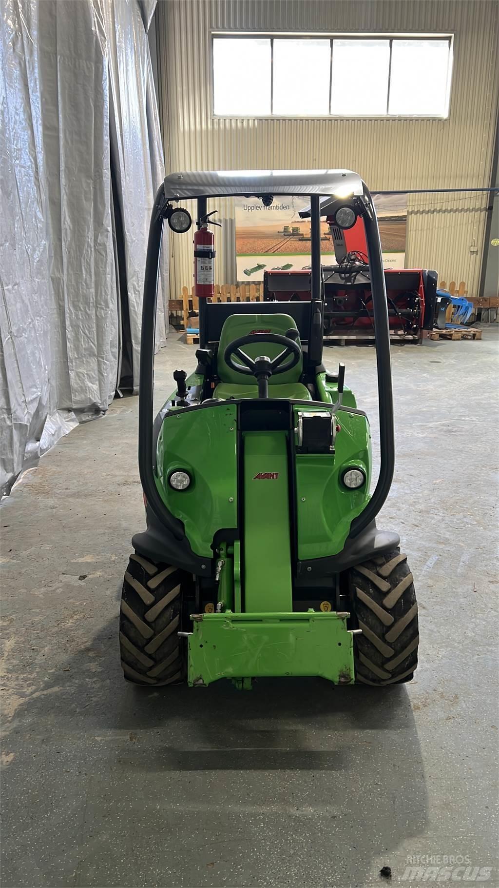 Avant 225 滑移轉向裝載機