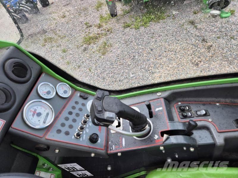 Avant 528 滑移轉向裝載機