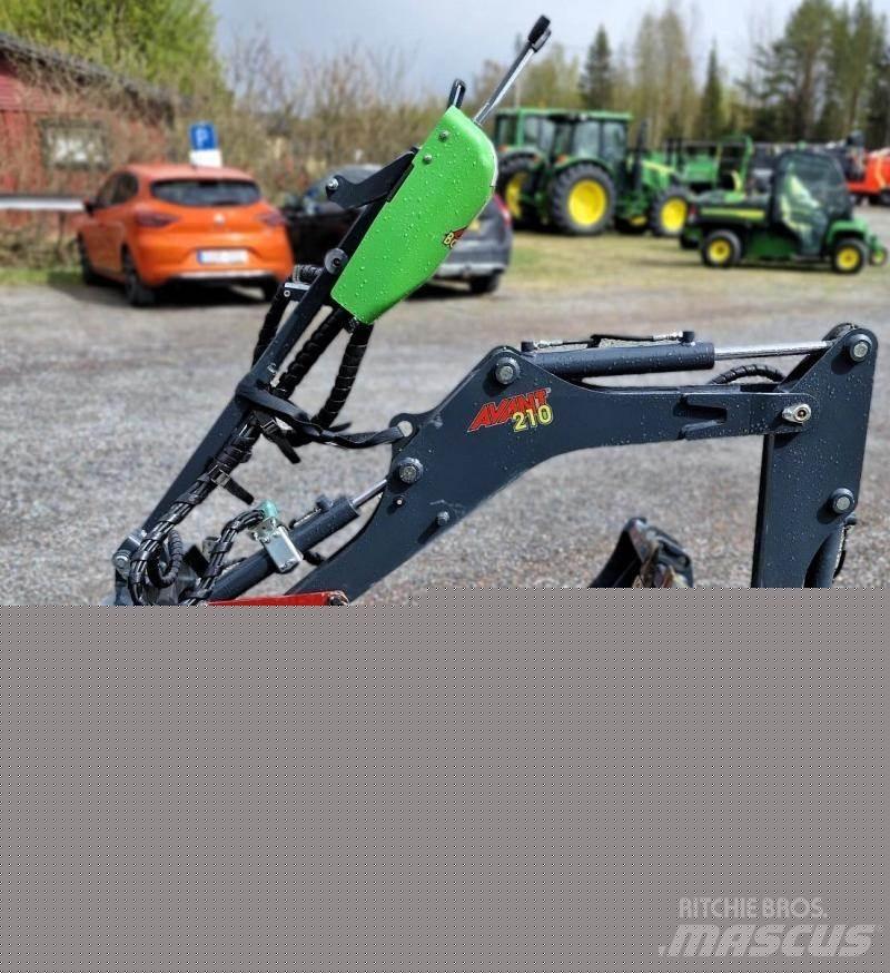 Avant Grävaggregat 210 滑移轉向裝載機
