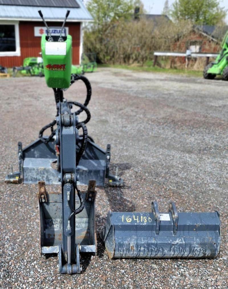 Avant Grävaggregat 210 滑移轉向裝載機