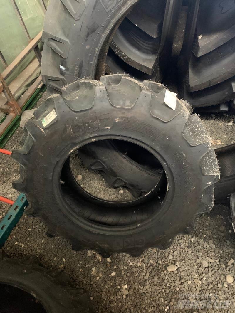  Däck BKT 280/85-R20 輪胎、車輪和輪圈