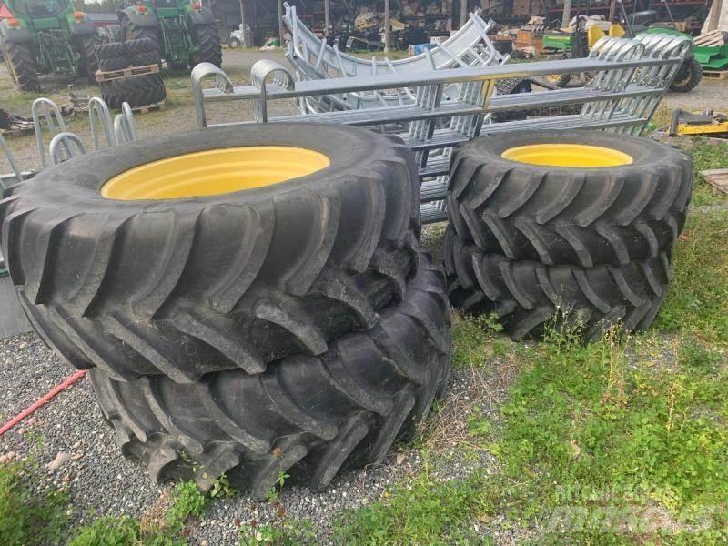Firestone Däck på fälg 輪胎、車輪和輪圈