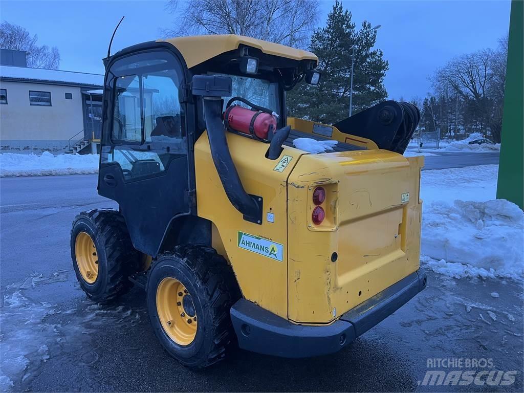 JCB 330 SKID STEER 全地形車