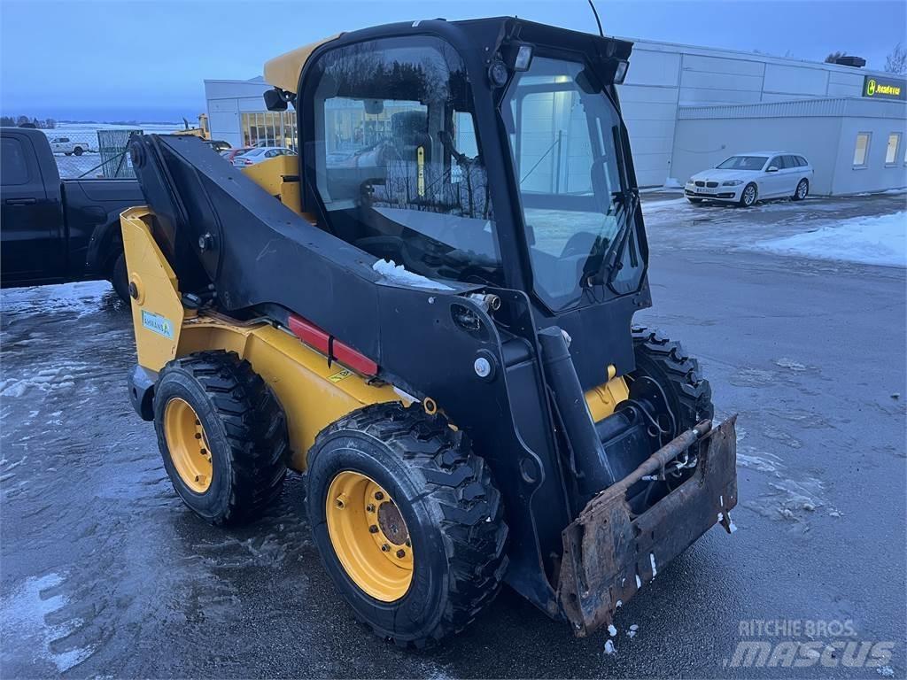 JCB 330 SKID STEER 全地形車