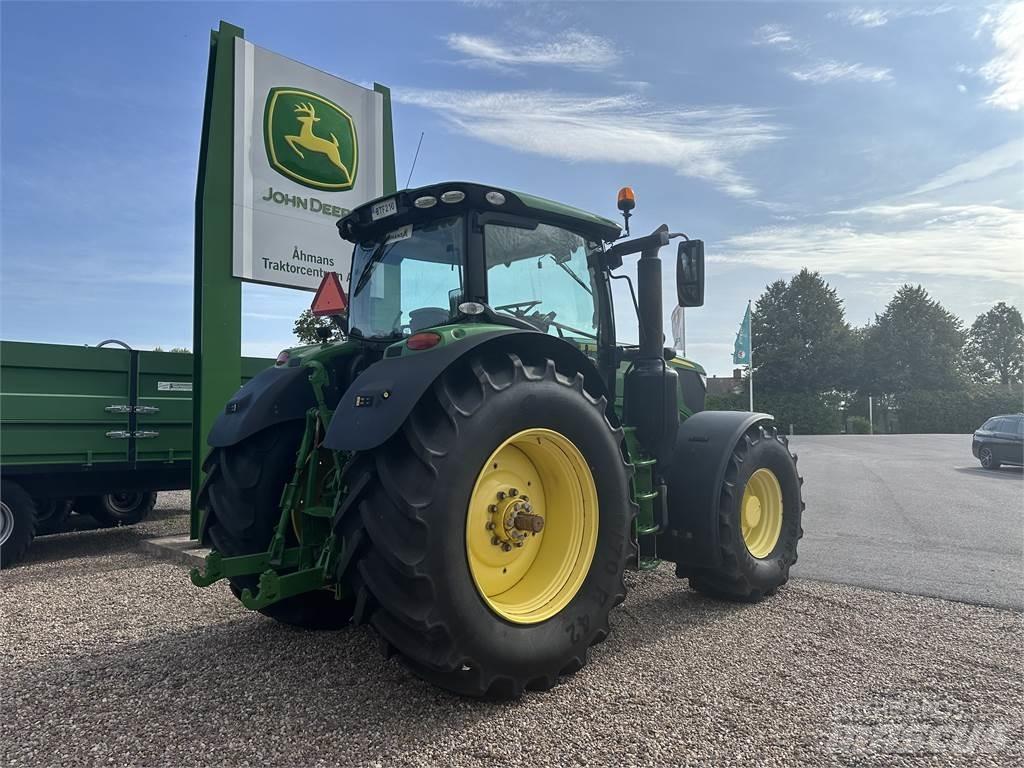 John Deere 6215R 曳引機