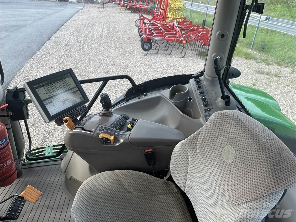 John Deere 6215R 曳引機