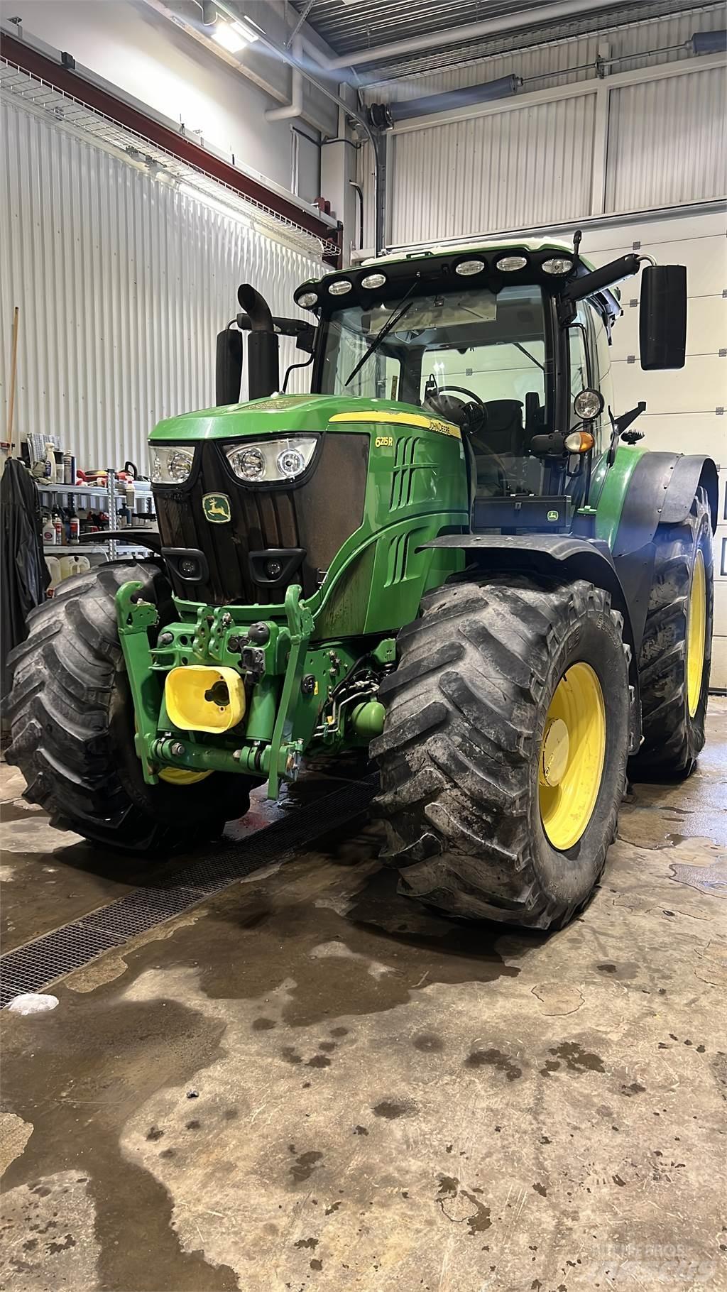 John Deere 6215R 曳引機