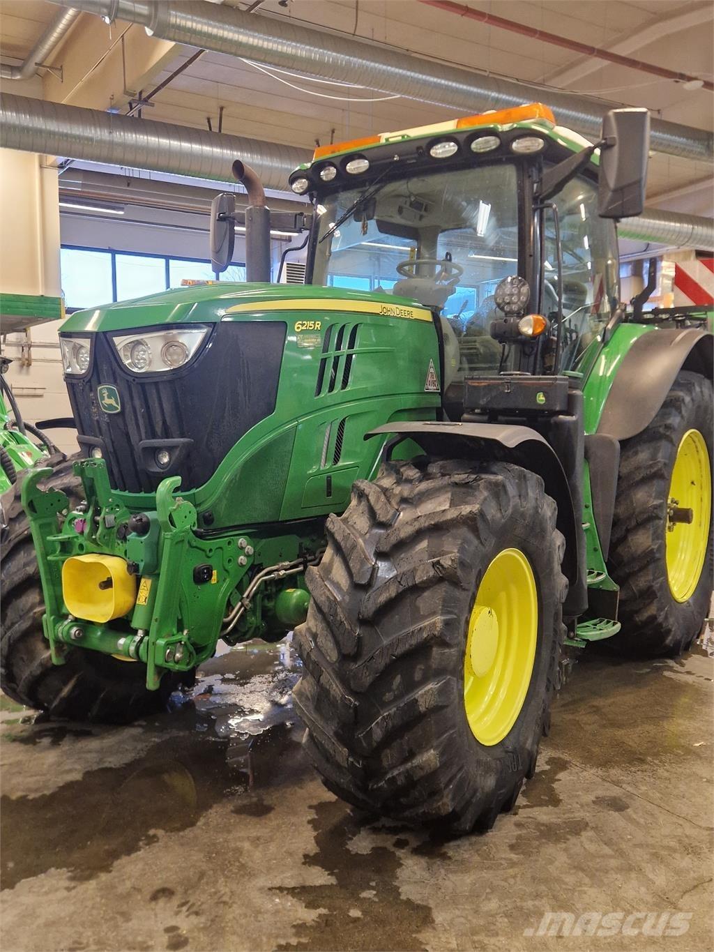 John Deere 6215R 曳引機