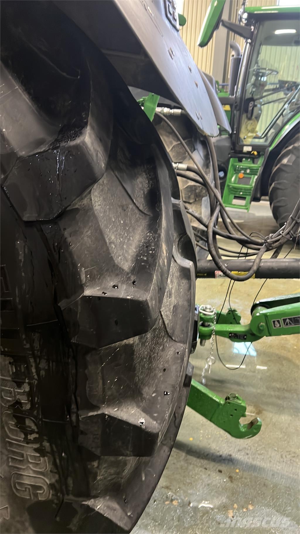 John Deere 6215R 曳引機