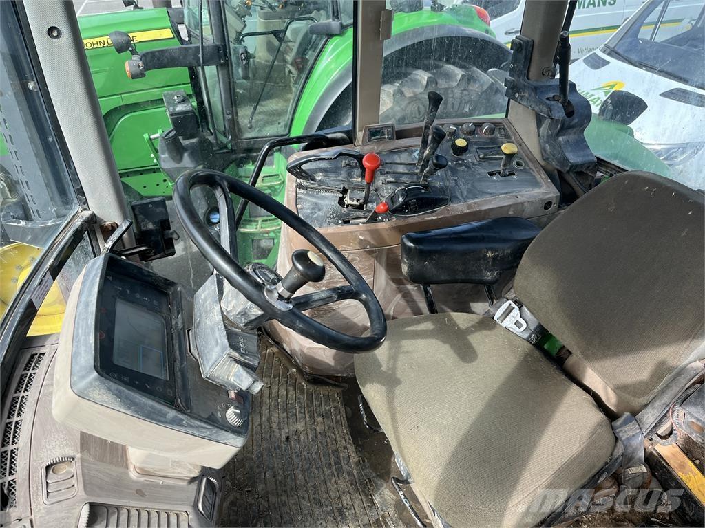 John Deere 7700 曳引機