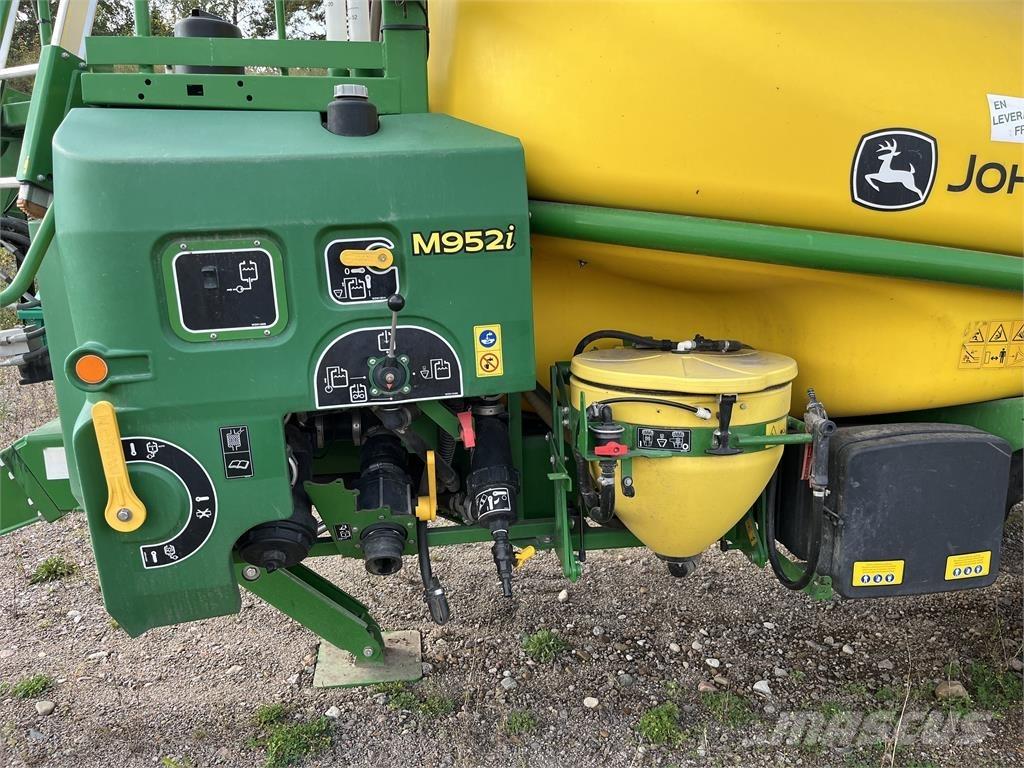 John Deere M952 牽引式噴霧機