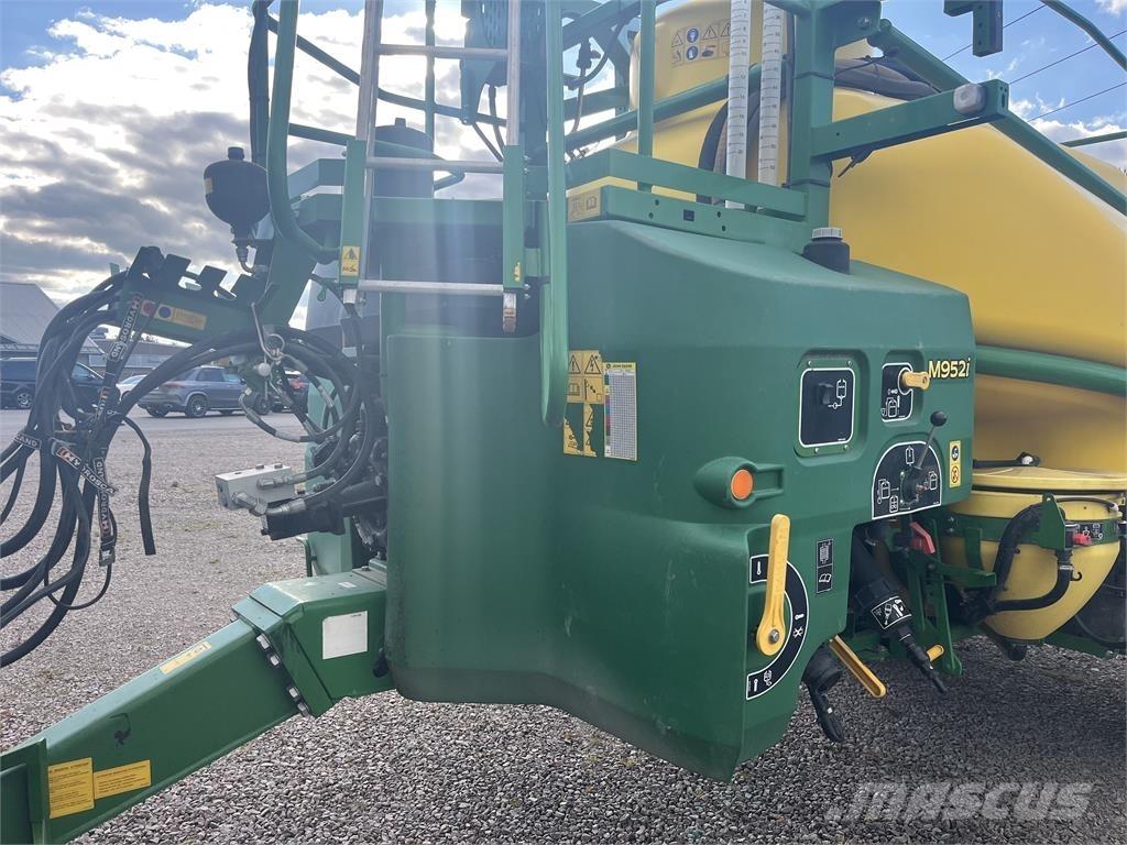 John Deere M952 牽引式噴霧機