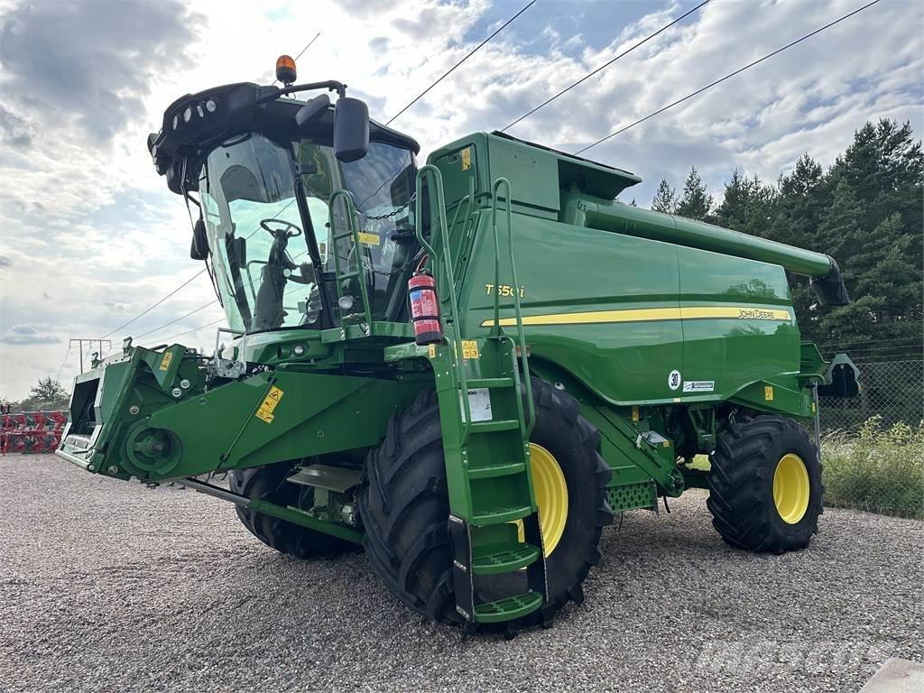 John Deere T550 聯合收穫機