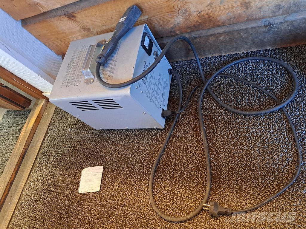 John Deere TE Gator 騎乘式割草機