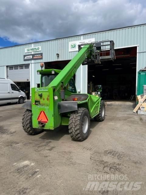Merlo P38.13Plus 伸縮臂操作車