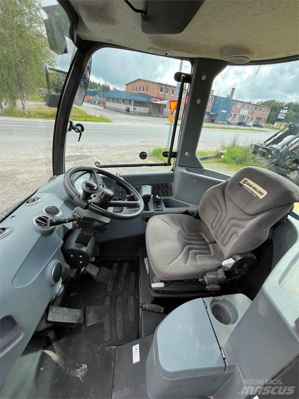 New Holland W70C 輪胎式裝載機