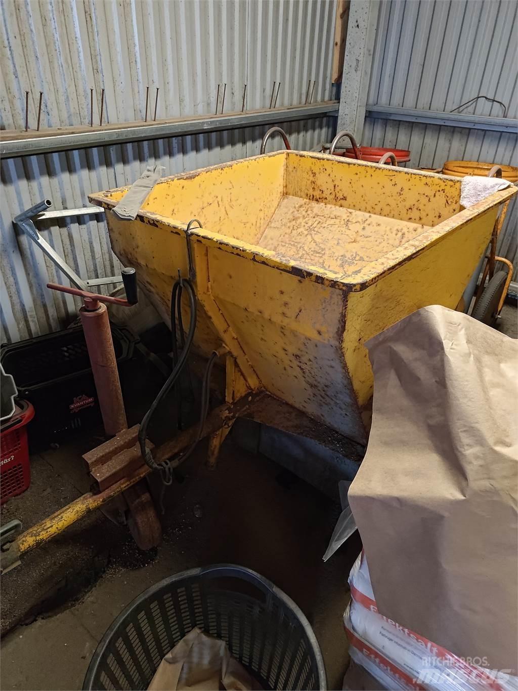  SANDSPRIDARE BOGSERAD 砂鹽撒布機
