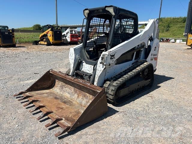 Bobcat T590 滑移轉向裝載機