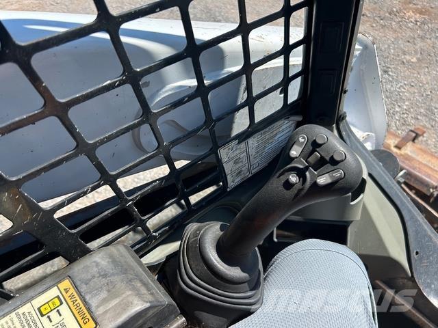 Bobcat T590 滑移轉向裝載機