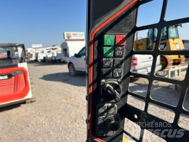 Bobcat T64 滑移轉向裝載機