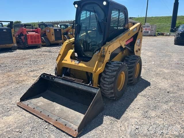 CAT 236D3 輪胎、車輪和輪圈