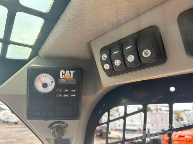 CAT 249D 滑移轉向裝載機