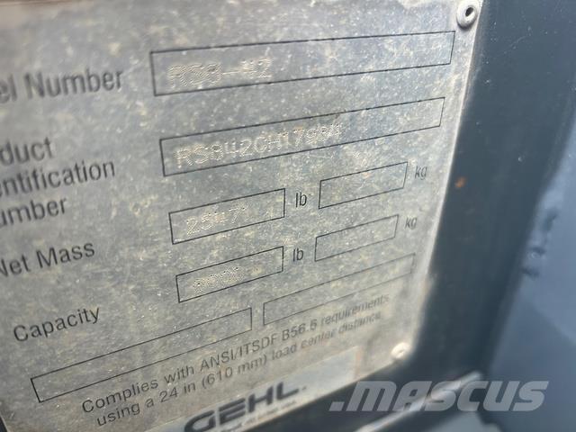 Gehl RS8-42 伸縮臂操作車