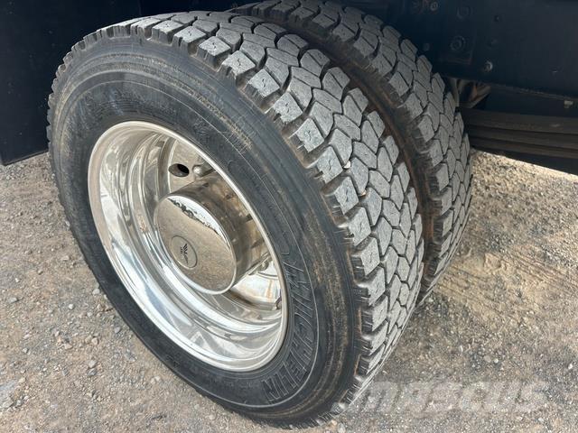 GMC C5500 平板 / 絞盤 卡車