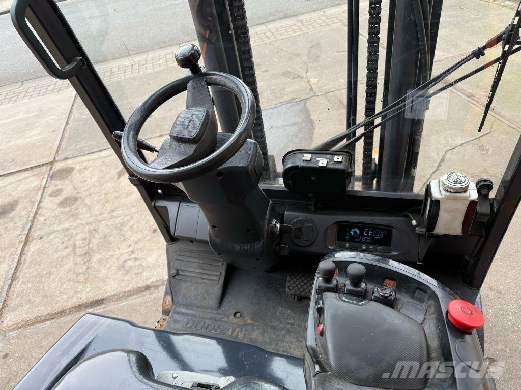 Doosan B35X-7 電動堆高機