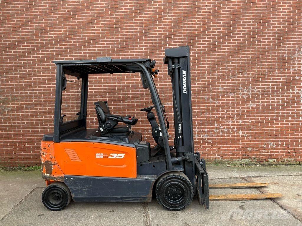 Doosan B35X-7 電動堆高機