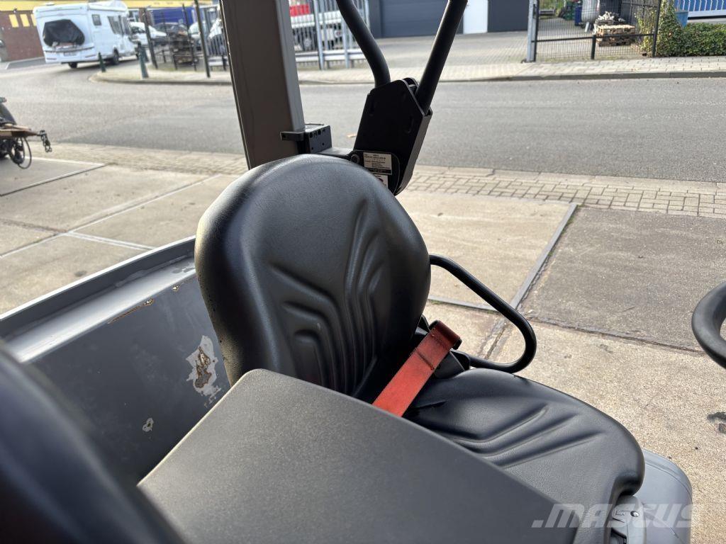 Jungheinrich EFG320 電動堆高機